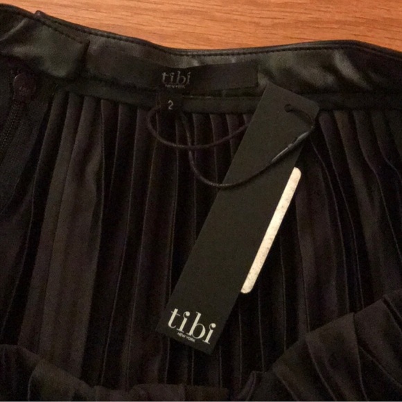 Tibi Black Leather Pleated Skirt Size 2 - Picture 3 of 5